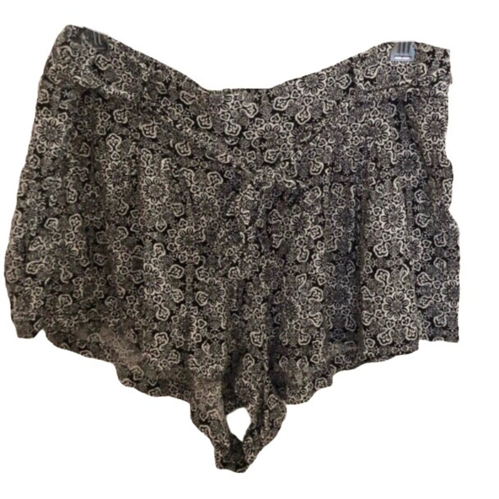 BOGO Love Tree belted floral print shorts